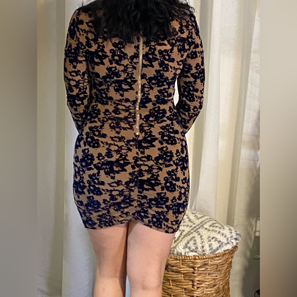 Dresses - Picture 2 of 3